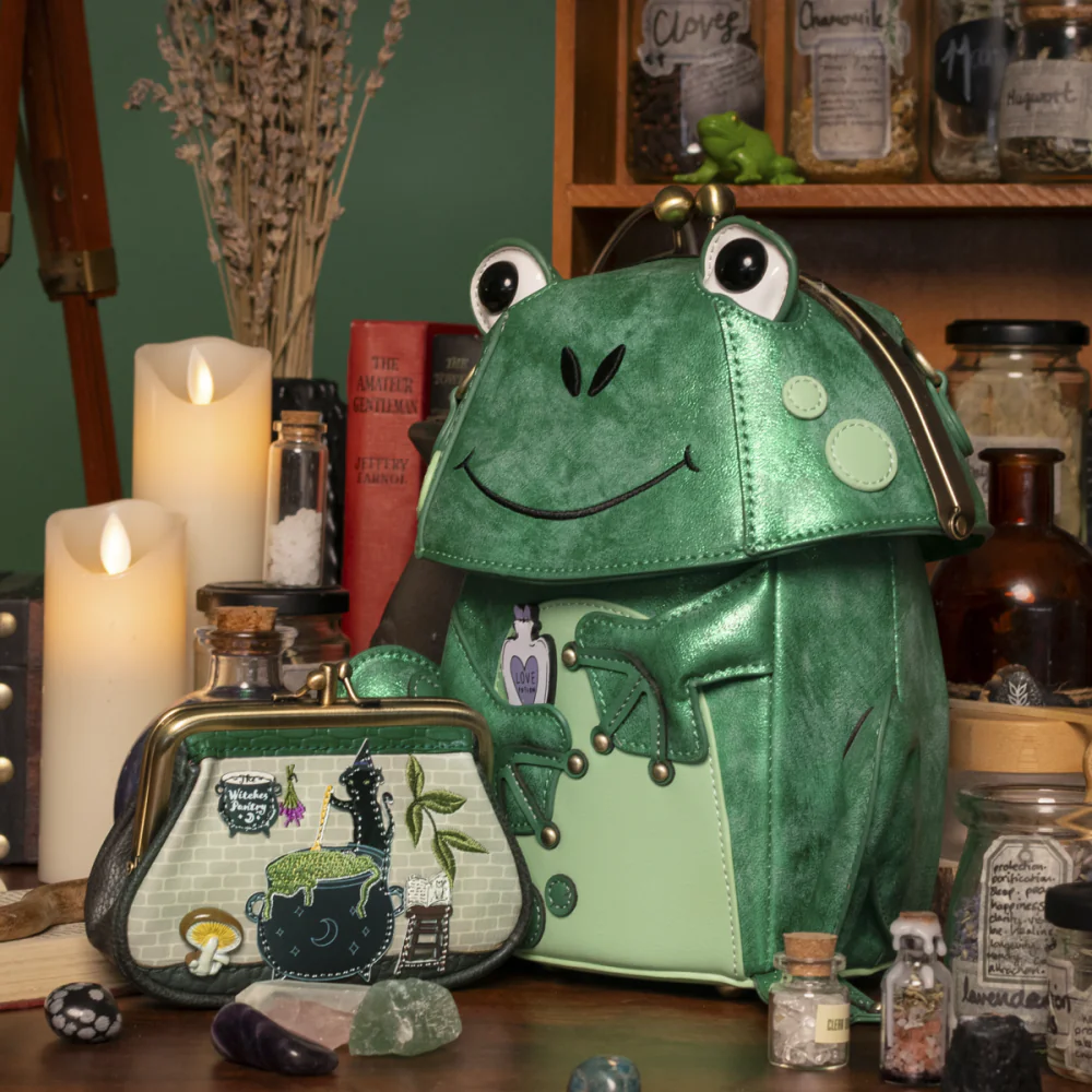 Vendula London The Witches Pantry Clipper Frog Bag-zoom-11